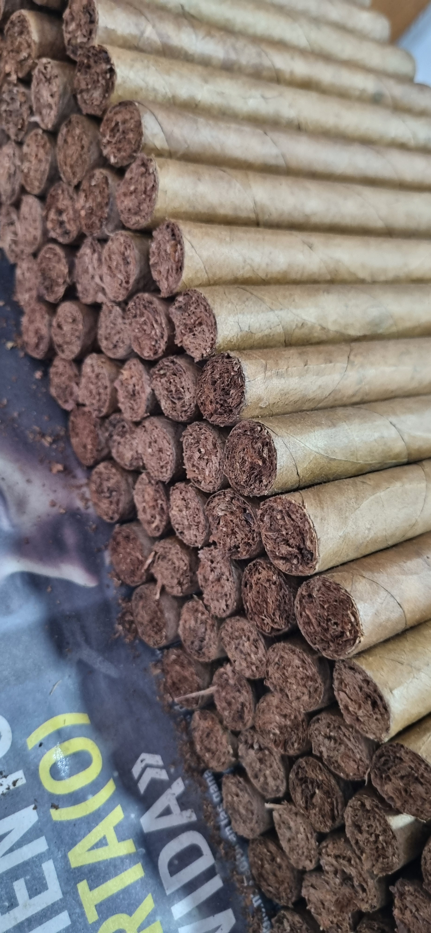 Puros recién forjados apilados